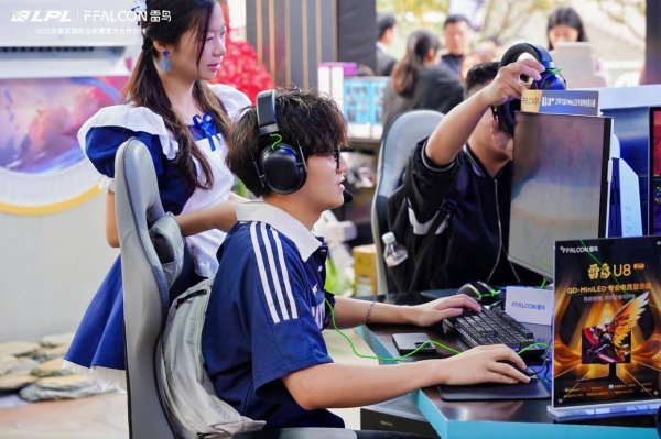 博兴优配 全矩阵出击！雷鸟显示器家族亮相英雄联盟嘉年华，覆盖电竞全场景